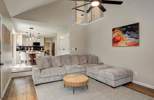Maxwell House | BayLUXhome Deck FirePit Sleeps12 Kid & Pet Friendly