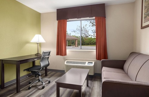 Monroe Hotel | Baymont by Wyndham Monroe