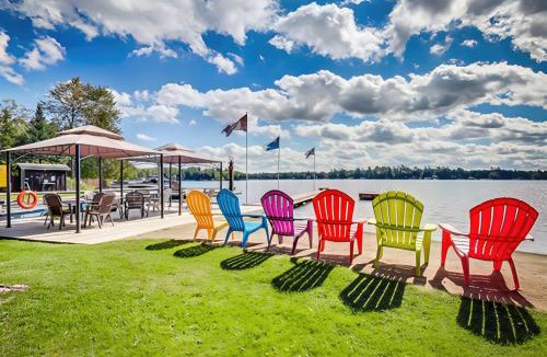 Bobcaygeon House | Beach, BBQ, Waterfront Ambleside Resort in Bobcaygeon, Kawartha