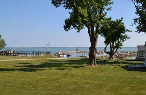 Marblehead Cottage | Beach Breeze 2BR Cottage #5 at South Beach Resort — Private Beach, Marina, Pool