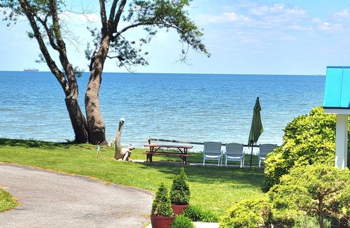 Calvert Beach-Long Beach House | Beach-Front Classic on the Chesapeake Bay