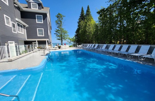 Traverse City Condo | Beachfront, Balcony, Fireplace! - North Shore Inn Unit 204