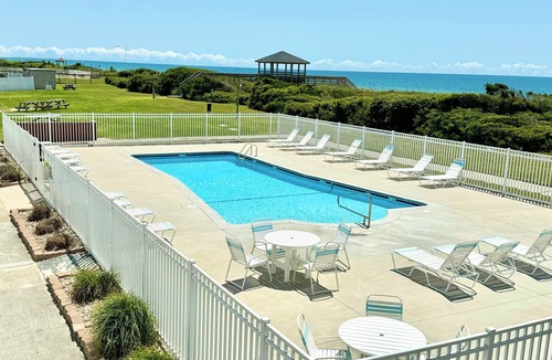 Atlantic Beach Condo | BEACHSIDE COMMUNITY 2nd Floor Private Beach Access Pool Kitchen BBQ Grills