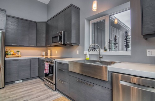 East Kootenay House | Bears Den.