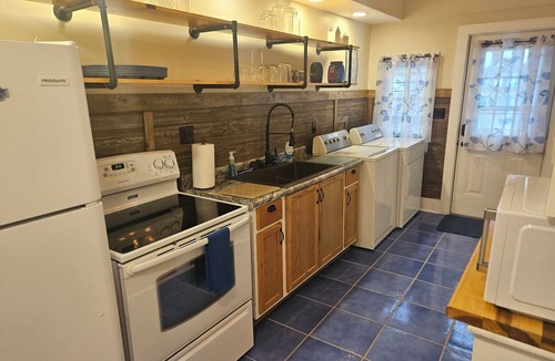 Sandusky Apartment | Beautiful 2 bedroom first floor apartment in downtown Sandusky
