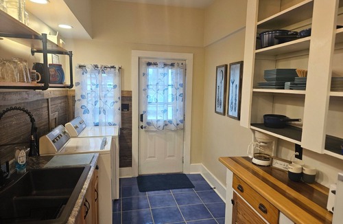 Sandusky Apartment | Beautiful 2 bedroom first floor apartment in downtown Sandusky
