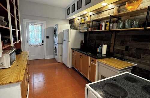 Sandusky Apartment | Beautiful 2 bedroom upstairs apartment in downtown Sandusky