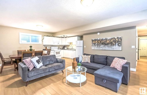 West Edmonton Apartment | Beautiful 3BR, 4Beds Ravine Suite In Donsdale Near Henday, WEM, More Parking!