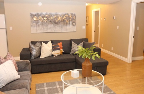 West Edmonton Apartment | Beautiful 3BR, 4Beds Ravine Suite In Donsdale Near Henday, WEM, More Parking!