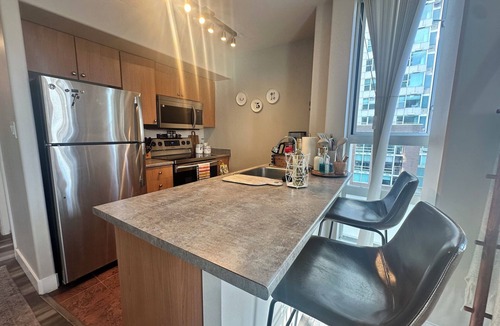 Downtown Vancouver Condo | Beautiful boutique Beach Retreat-upscale and newly renovated sweet suite escape