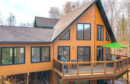 Lake of Bays Cottage | Beautiful Comfortable Modern Home on a Quiet Lake surrounded by wilderness.