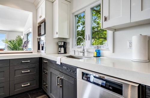 Kingsville Cottage | Beautiful Cottage with Swimming Pool in Kingsville, Ontario