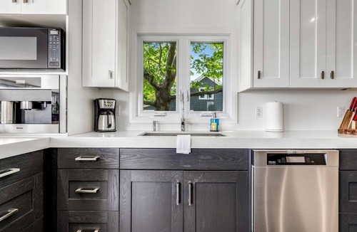 Kingsville Cottage | Beautiful Cottage with Swimming Pool in Kingsville, Ontario