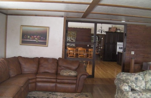 Sabinsville Cabin | Beautiful Getaway - Reynolds Farm Lodge