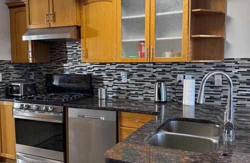 Calgary House | Beautiful & Luxurious 3 Bedroom Home Near All Amenities!