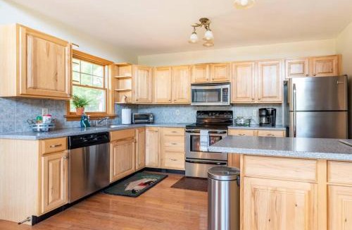Hunter House | Beautiful mountain home with gorgeous meadow views