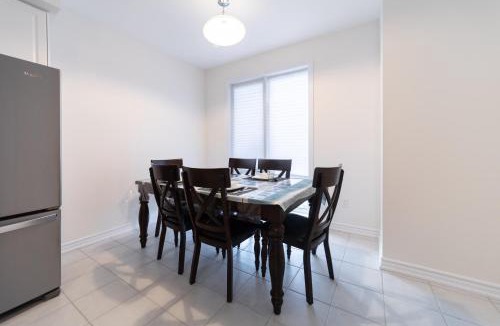 Ajax House | Beautiful New Townhouse in Quiet Neighbourhood