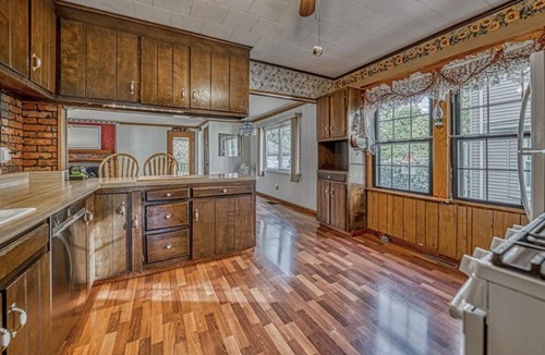 Albion House | BEAUTIFUL REMODELED COLONIAL BY THE CANAL