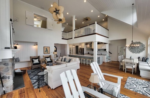 Coldwater House | Beautiful Sunset Views on Coldwater Lake!