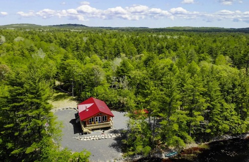 Queens House | Beautyful Chalet with lakefront incl. access to private islands