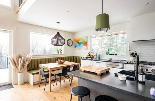 Grey Highlands House | Beaver Valley Chalet w/Hot Tub, Sauna & Mountain Views – Sleeps 12