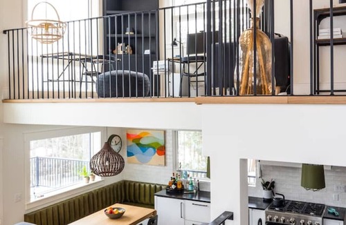 Grey Highlands House | Beaver Valley Chalet w/Hot Tub, Sauna & Mountain Views – Sleeps 12