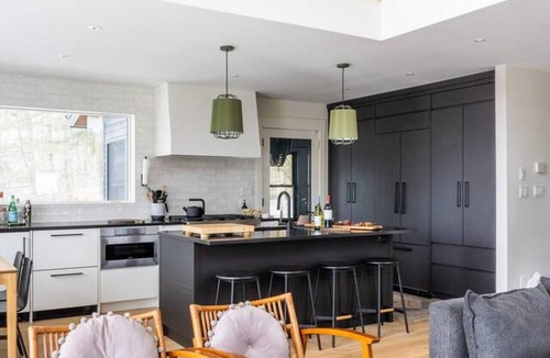 Grey Highlands House | Beaver Valley Chalet w/Hot Tub, Sauna & Mountain Views – Sleeps 12