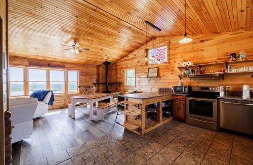 Nunda House | Bella Vista 50 Acres, Pond, Hot Tub & Game Room