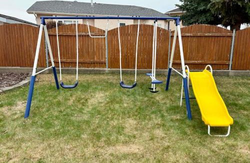 Northeast Edmonton House | Belle-Rive - family friendly Guest House
