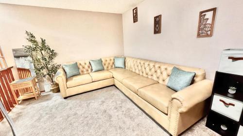 Northeast Edmonton House | Belle-Rive - family friendly Guest House
