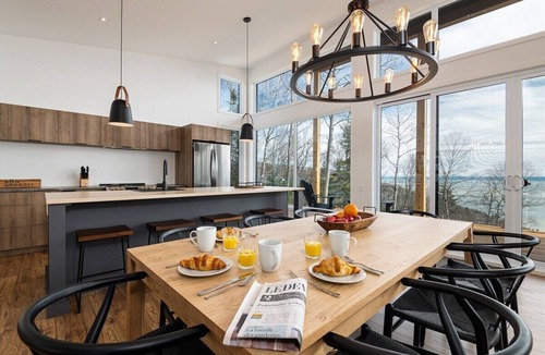 Les Eboulements Ski Chalet | Bellevue 169: Relaxing Chalet with River Views
