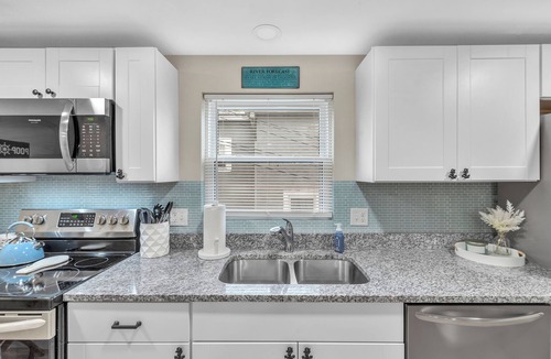 Maumee House | Best location in Uptown Maumee! King Bed-W/D-3TVs!
