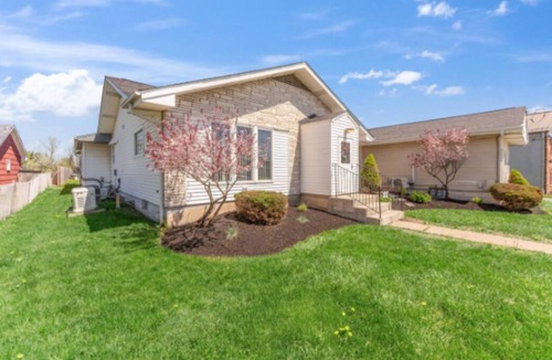 Cheektowaga Apartment | Best Parking AC Laundry BBQ Patio