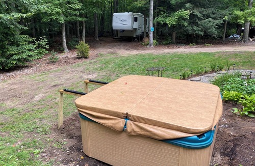 Beulah House | Betsie - Excellent 35Ft RV Camper in the Woods Fire Pit & Hot Tub Access