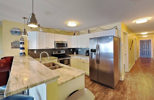 Put-in-Bay Condo | Big Family Lake Escape Fun! | Lower | 12 ppl | C104