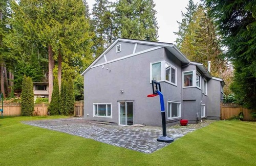 Canyon Heights House | Big House Big Yard Big Deck North Vancouver House