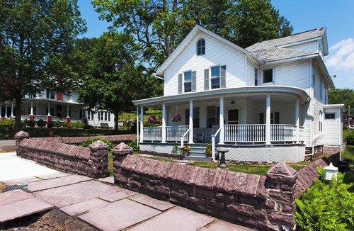 White Haven House | Biking Trails, Fishing, Parks & More! Poconos Home