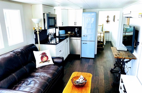 Granthams Landing Bed & Breakfast | Bill's Landing Luxury Suite with private Hot Tub