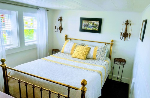 Granthams Landing Bed & Breakfast | Bill's Landing Luxury Suite with private Hot Tub