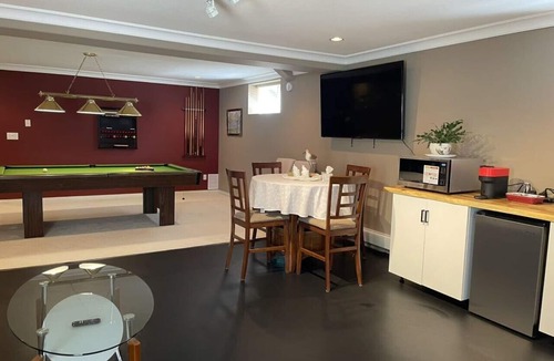 Surrey Apartment | Billiards & Relaxation High-End 2BR Surrey Retreat