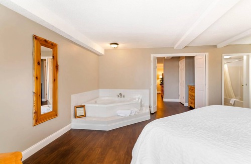 Orono Hotel | Black Bear Inn, an Ascend Collection Hotel