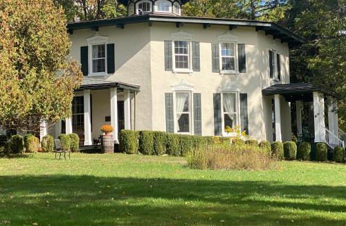 Hammondsport Bed & Breakfast | Black Sheep Inn