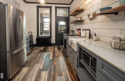 Port Clinton Apartment | “Blame Jaime” downtown, the heart of all the fun!