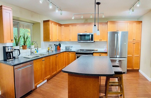 Lindell Beach Cottage | Blue Jay Cottage | Pool + Resort Amenities | Cultus Lake