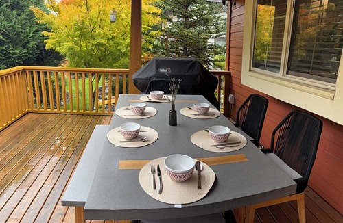 Lindell Beach Cottage | Blue Jay Cottage | Pool + Resort Amenities | Cultus Lake