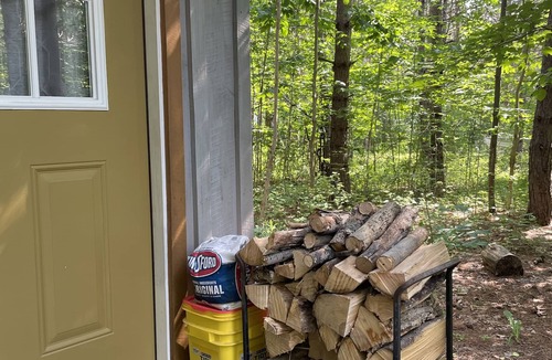 Prattsburgh Cabin | BLUE MOON - PET FRIENDLY! - OFF GRID - ROMANTIC - WINE TRAIL CABIN - 4 Seasons