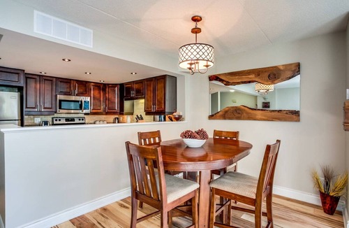 The Blue Mountains Apartment | Blue Mountain Ski in/Ski Out Chalet Condo