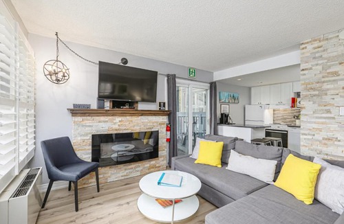 Craigleith Apartment | Blue Mountain Hideaway at North Creek Resort