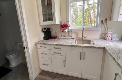Innisfil Cottage | Boathouse Escape on Lake Simcoe! Perfect couples (+1) retreat 1 hour from GTA