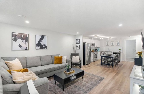 Cranston Apartment | Boho Retreat | Cozy | Pets | Bow River | Cranston